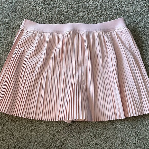 Old Navy Extra High-Waisted StretchTech Micro-Pleated Skort in Crystalline Pink - Picture 5 of 9